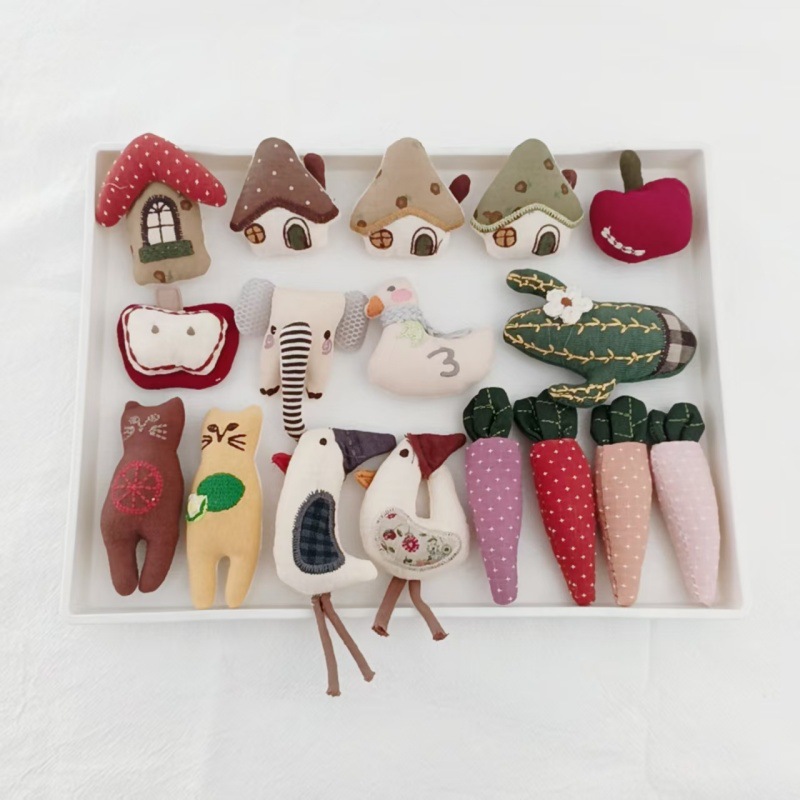 Winter Clothing Accessories - Schattige eend wortel huis broche cartoon